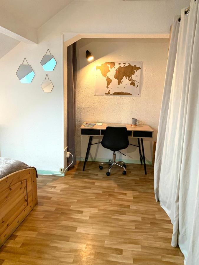 Charmant Appart Sous Toits Proche Chateau Des Ducs Chambery Exterior photo